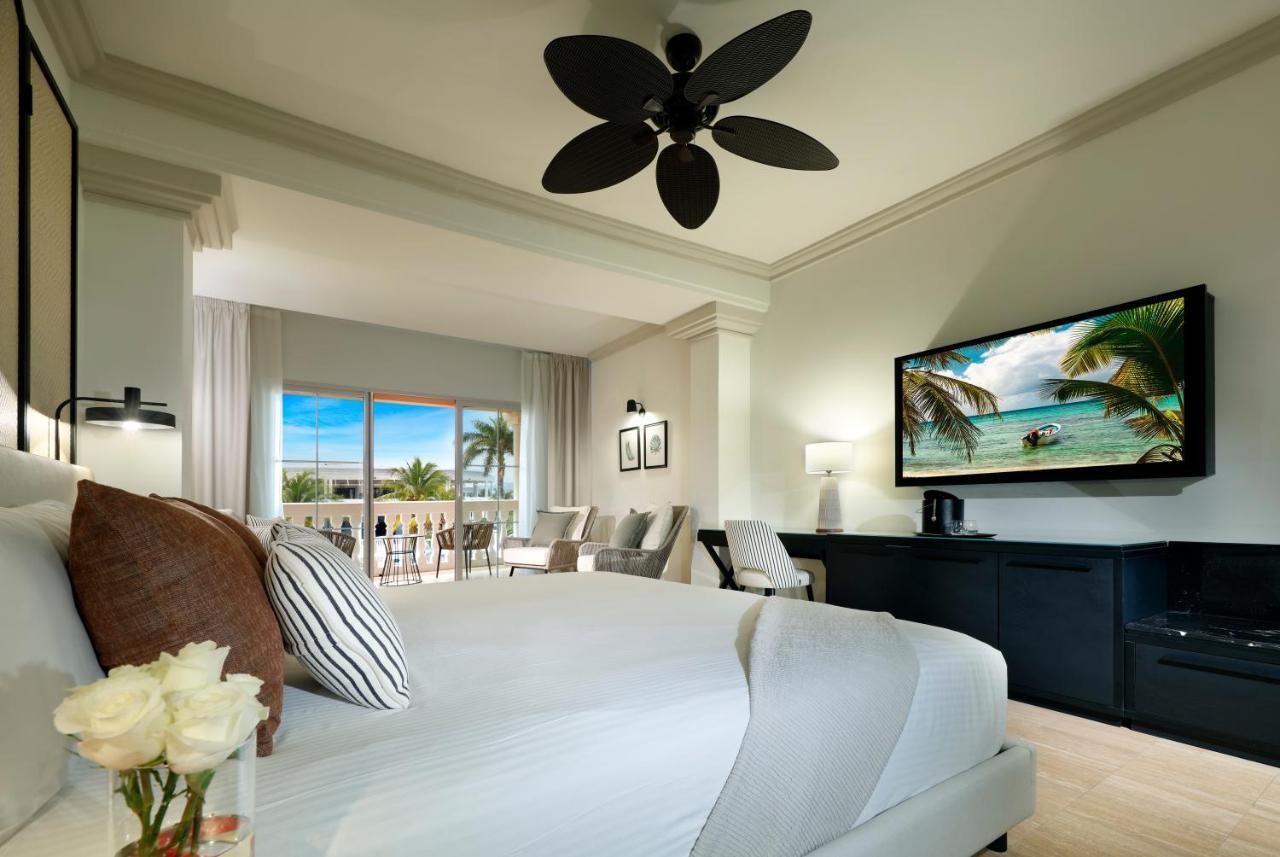 Junior Suite Poolside